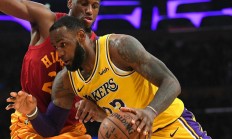 开运体育登录-NBA季后赛重磅对决拉开帷幕，球队备战