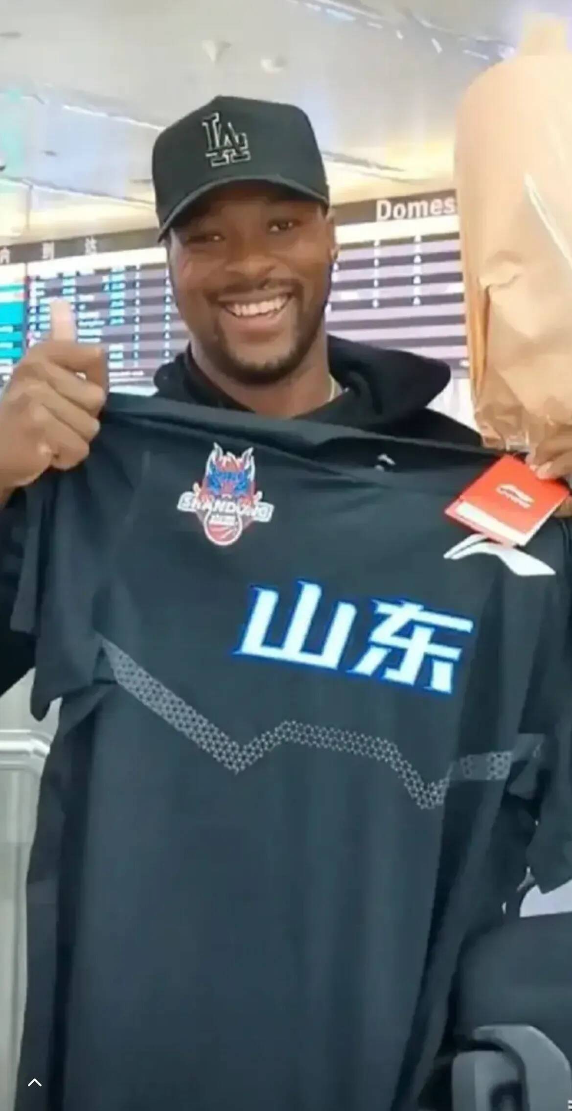 斯图加特俱乐部签下外援，助力球队升级的简单介绍