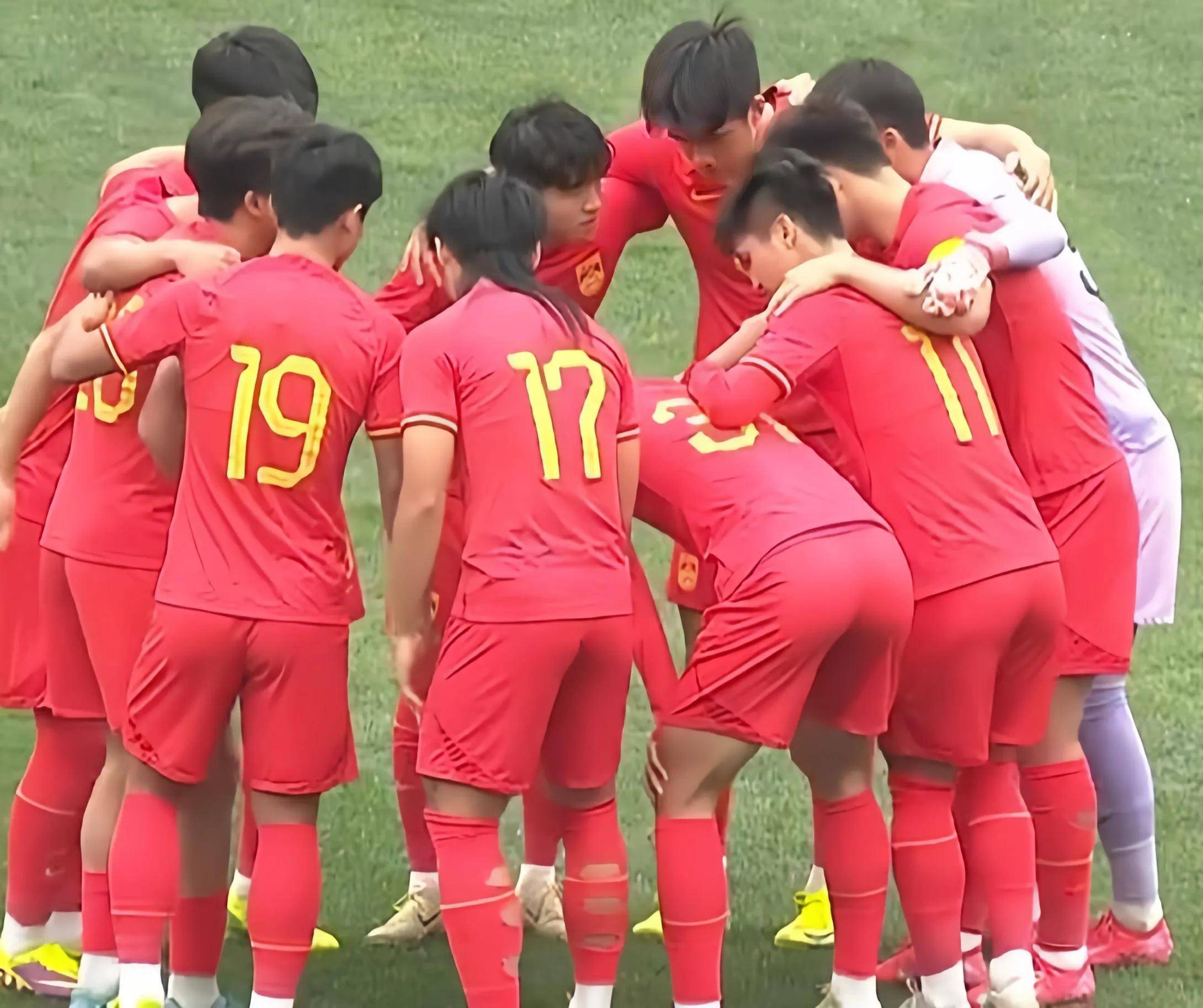包含热议国足0-3韩国：意料中的输球我们踢的是二十年前的足的词条