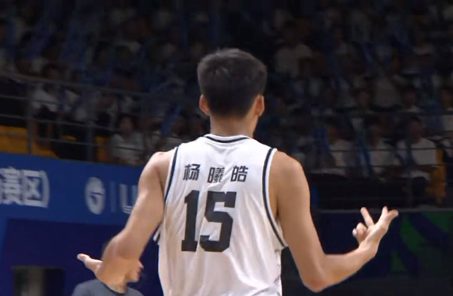 包含北控死守陈国豪要价徐杰，广东拒做亏本买卖，福建瞄准广厦冠军中锋的词条