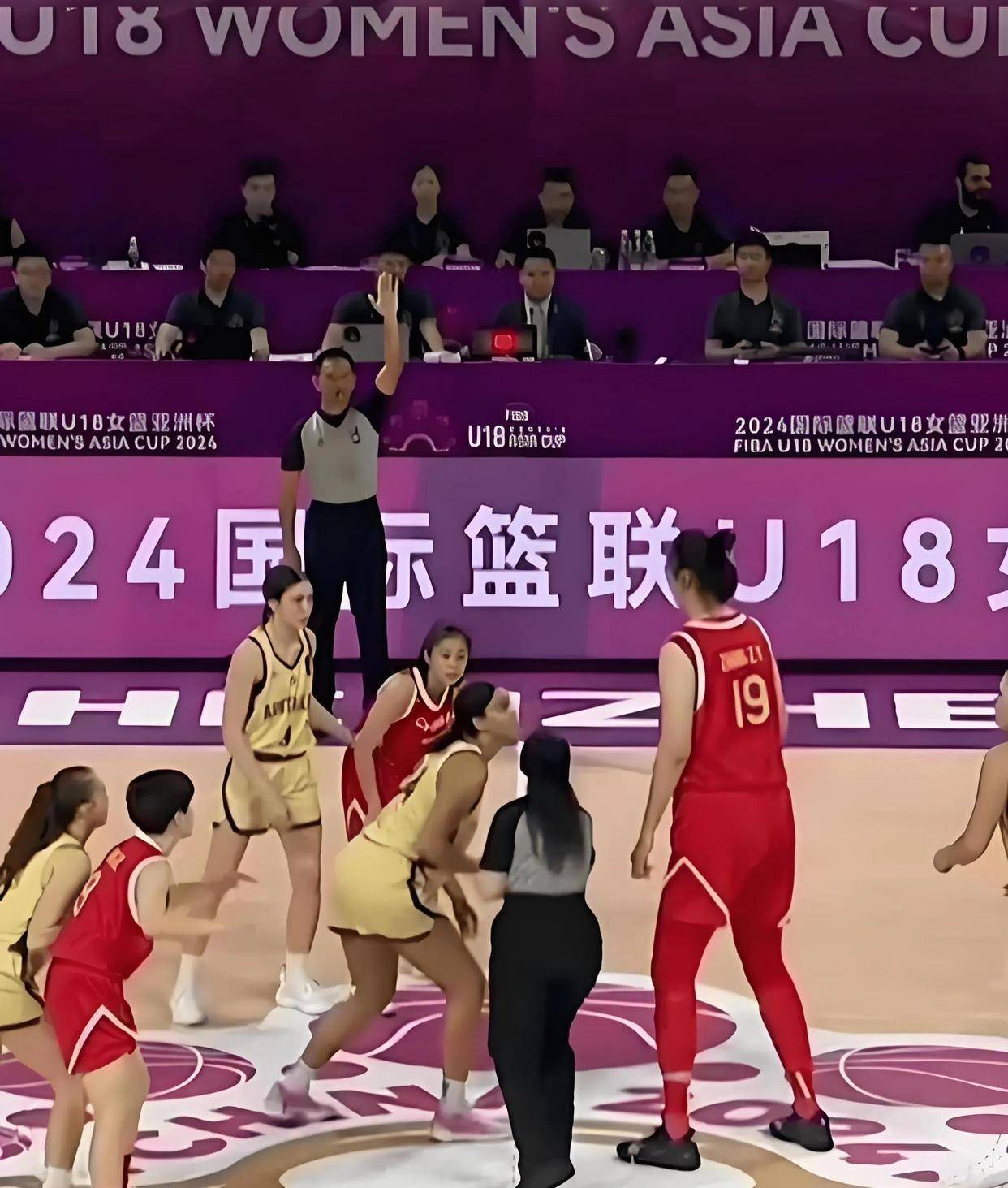 无解！张子宇10分钟砍12分“双塔”组合轮番制霸内线(张子宇体测数据)