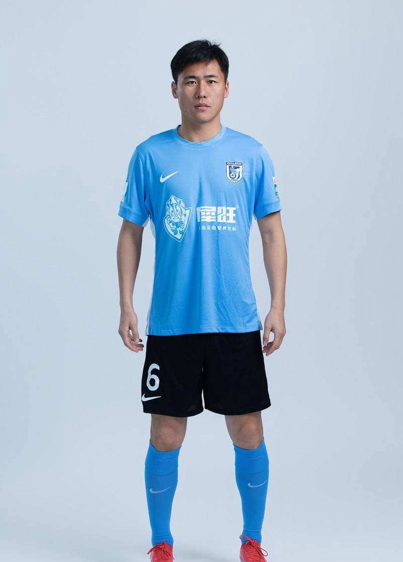 开云体育-大连英博引援遭球迷催，李国旭重用年轻人，U16国脚试训或成新拼图(国安引援李明完整视频)