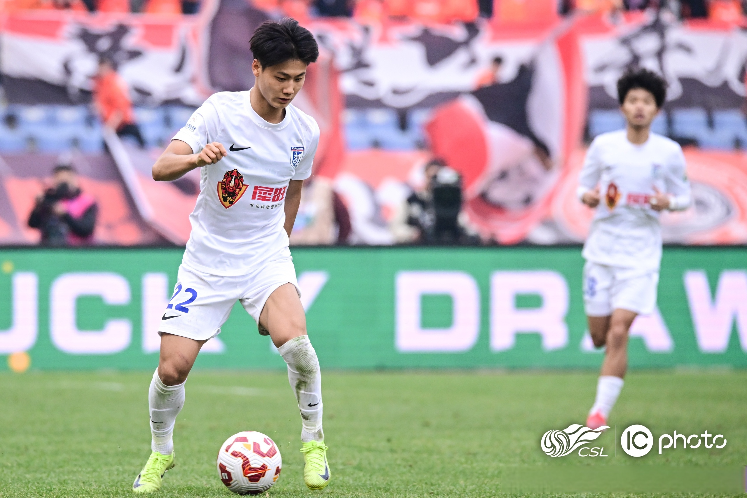 包含保级对手补强，大连英博按兵不动，刘祝润踢海港回避，U16国脚试训的词条